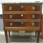 560 1087 CHEST OF DRAWERS
